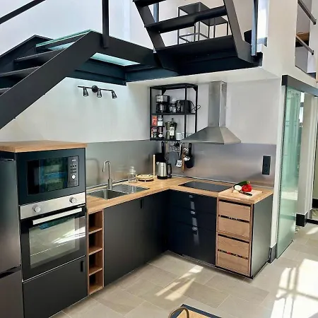 Modern Town House Near With Sunny Terrace
