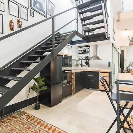 Modern Town House Near With Sunny Terrace Holiday home *